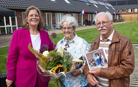 Feest bij oplevering nieuwe woningen Koninginneweg