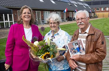Feest bij oplevering nieuwe woningen Koninginneweg